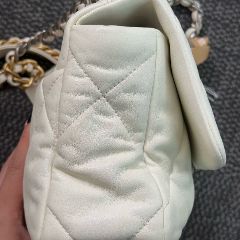 Chanel 19bag 白色羊皮口蓋包 晶片款-9