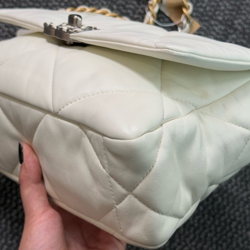Chanel 19bag 白色羊皮口蓋包 晶片款-15