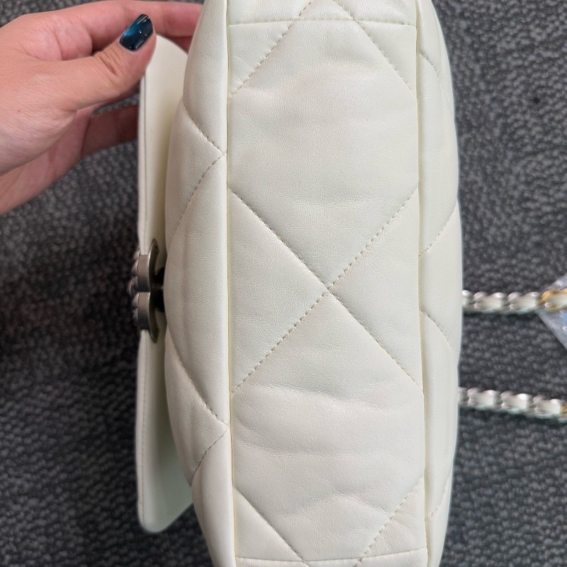 Chanel 19bag 白色羊皮口蓋包 晶片款-16