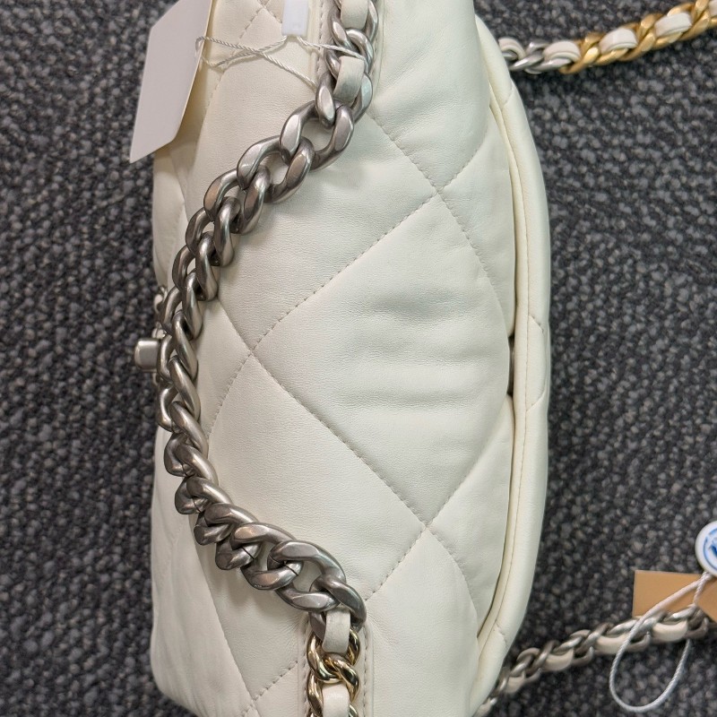 Chanel 19bag 白色羊皮口蓋包 晶片款-17