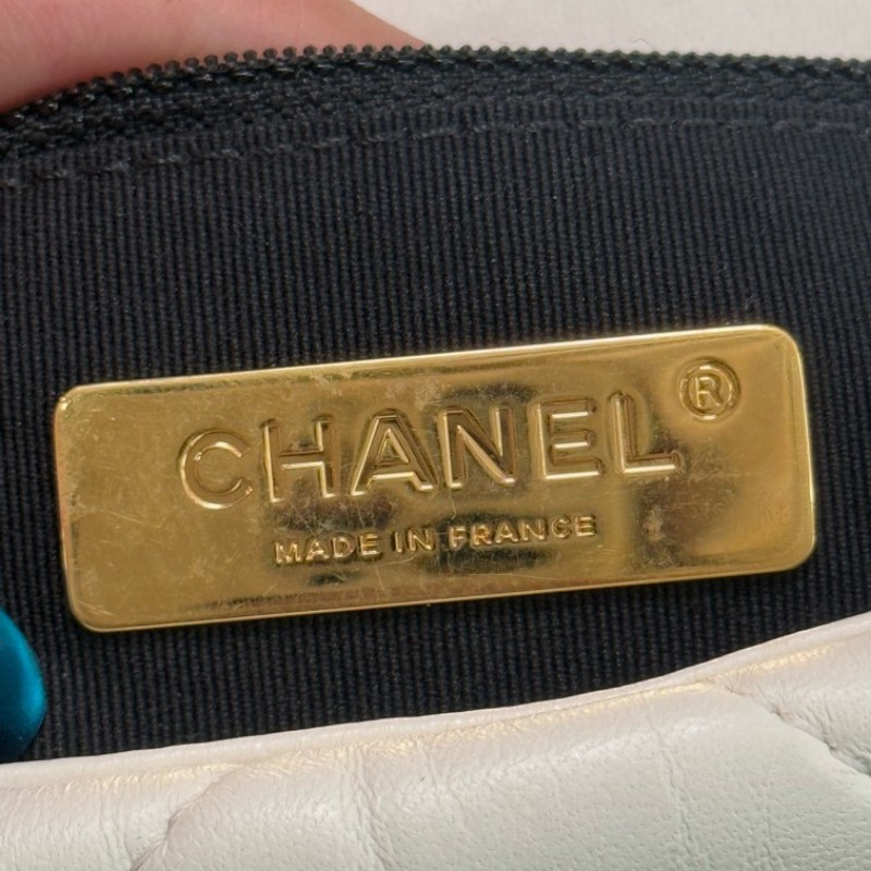 Chanel 19bag 白色羊皮口蓋包 晶片款-20
