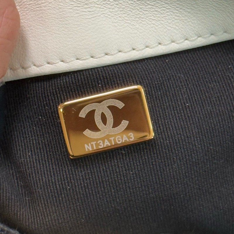 Chanel 19bag 白色羊皮口蓋包 晶片款-21