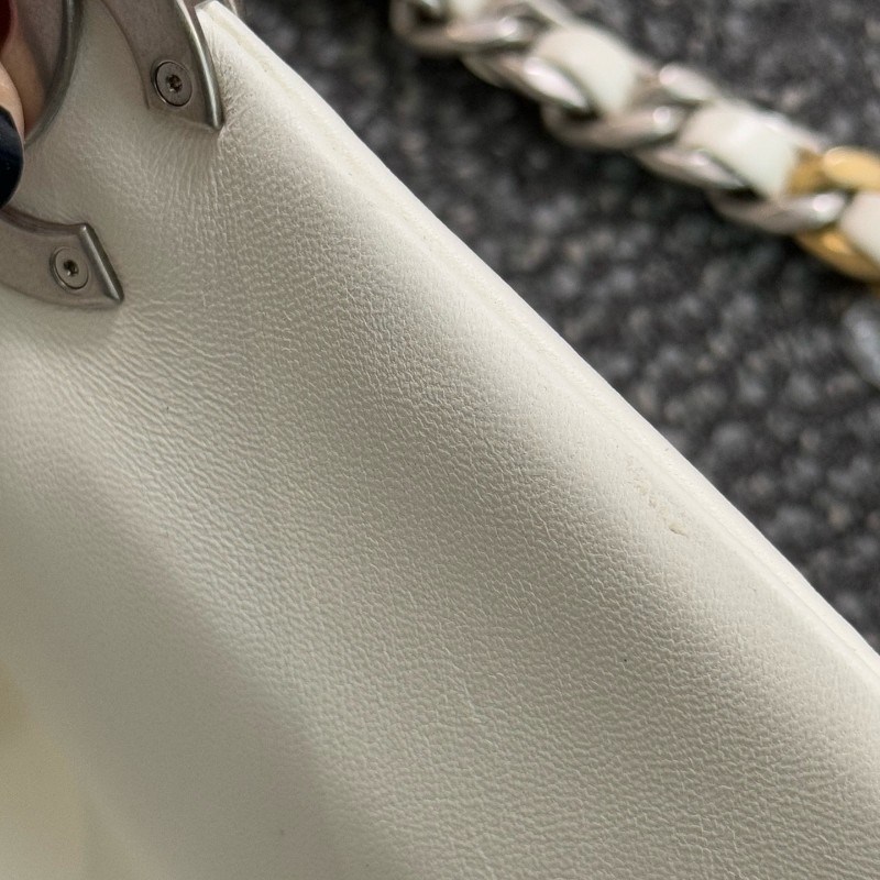 Chanel 19bag 白色羊皮口蓋包 晶片款-23