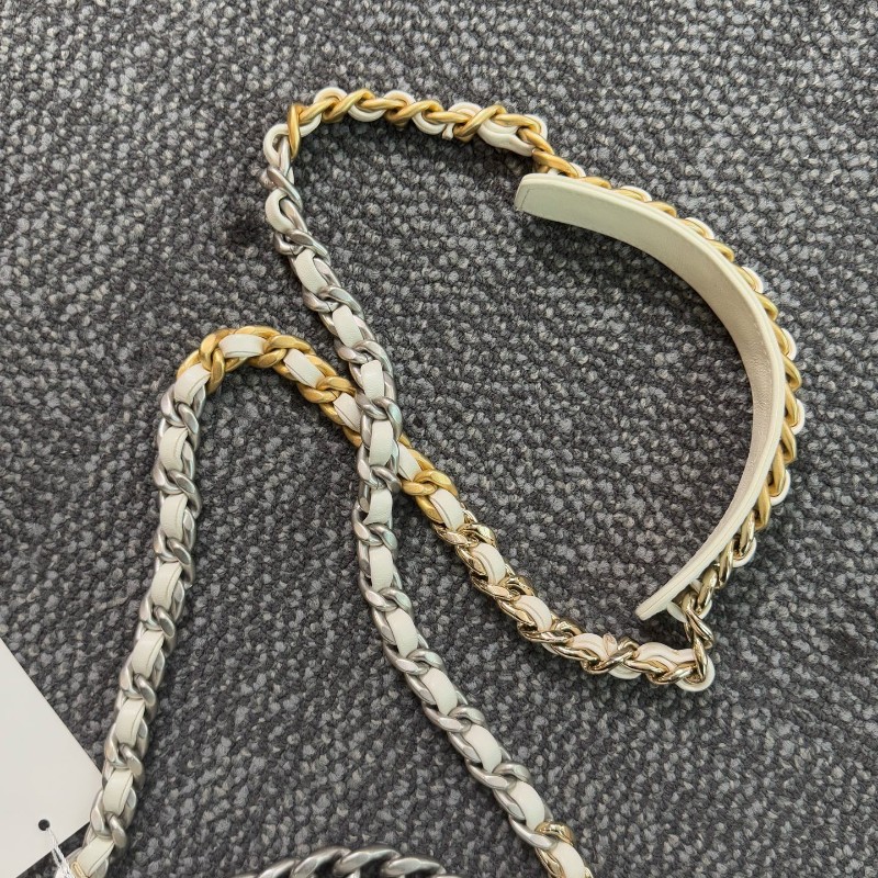 Chanel 19bag 白色羊皮口蓋包 晶片款-25