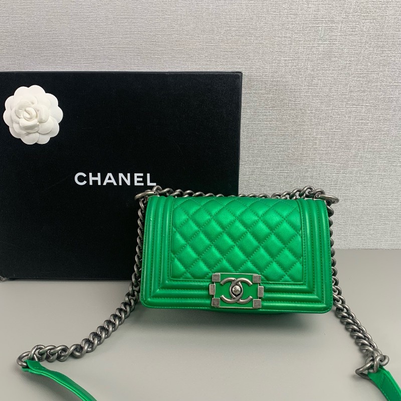 CHANEL Leboy小號 牛皮 綠色銀扣口蓋包 肩背包斜背包-0