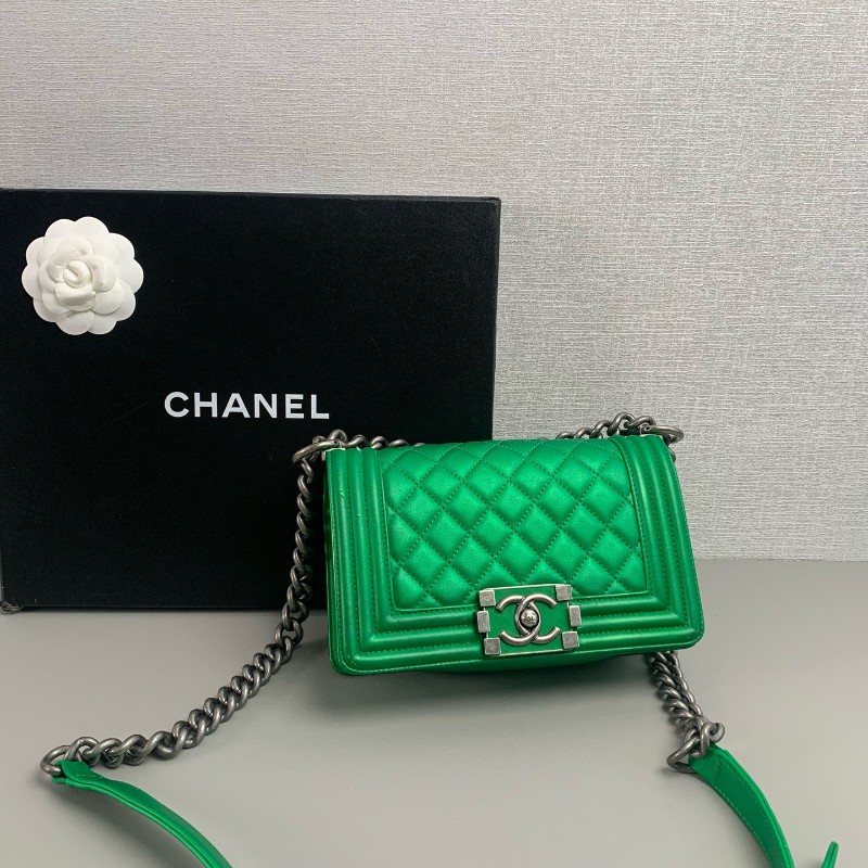 CHANEL Leboy小號 牛皮 綠色銀扣口蓋包 肩背包斜背包-1