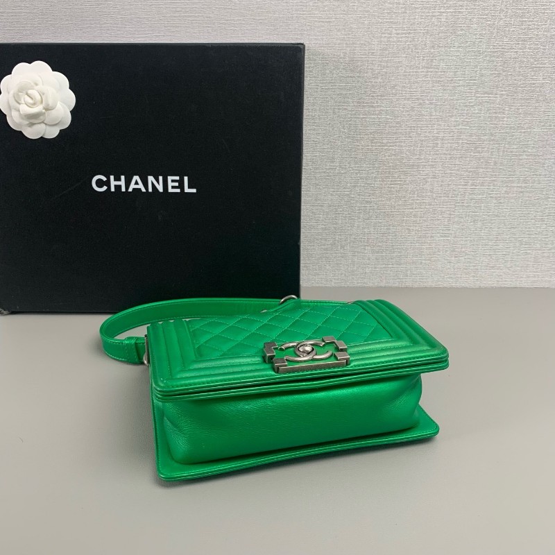 CHANEL Leboy小號 牛皮 綠色銀扣口蓋包 肩背包斜背包-4