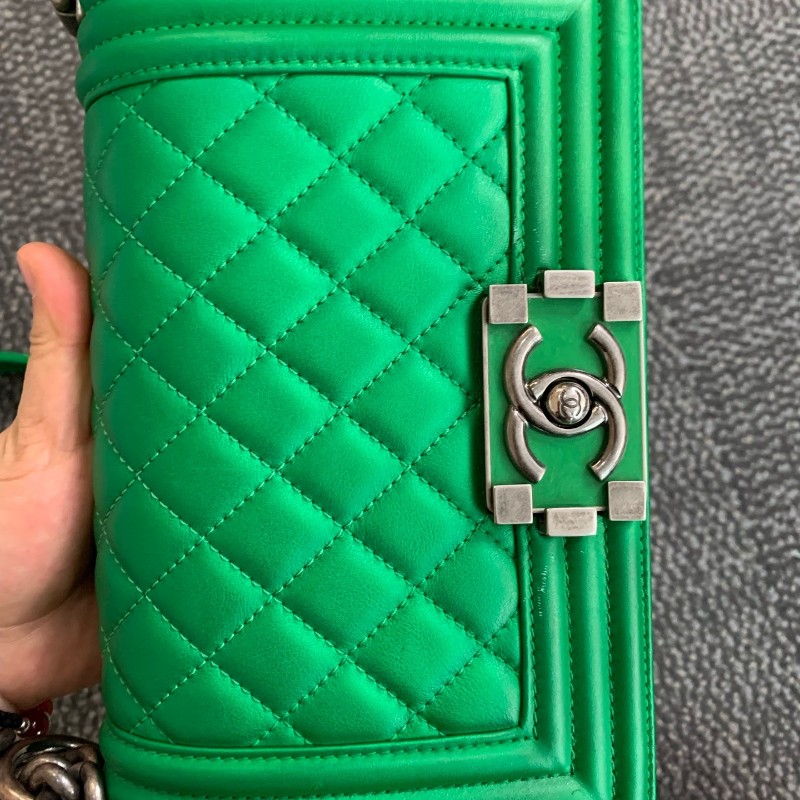 CHANEL Leboy小號 牛皮 綠色銀扣口蓋包 肩背包斜背包-6