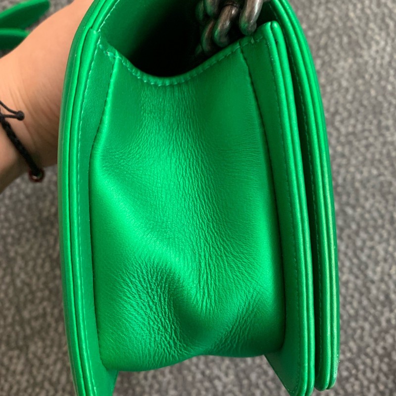 CHANEL Leboy小號 牛皮 綠色銀扣口蓋包 肩背包斜背包-9