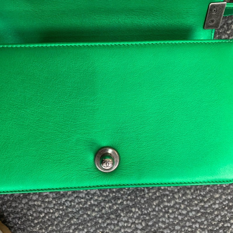 CHANEL Leboy小號 牛皮 綠色銀扣口蓋包 肩背包斜背包-15