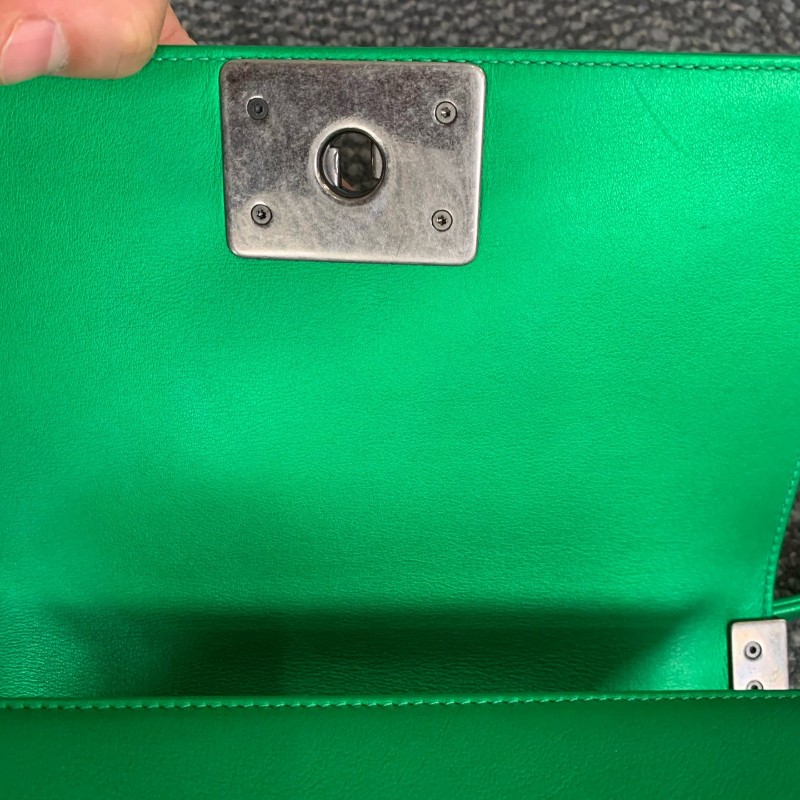 CHANEL Leboy小號 牛皮 綠色銀扣口蓋包 肩背包斜背包-16