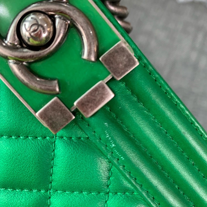 CHANEL Leboy小號 牛皮 綠色銀扣口蓋包 肩背包斜背包-23
