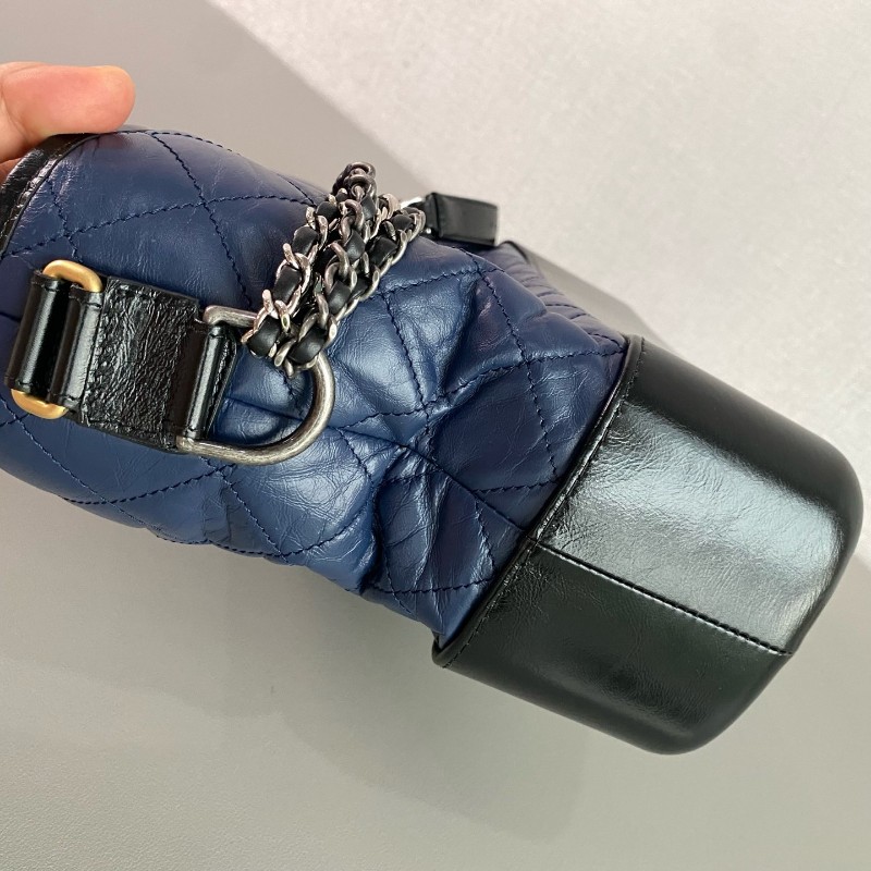 Chanel流浪包中號 海軍藍黑拼色牛皮 肩背包-7