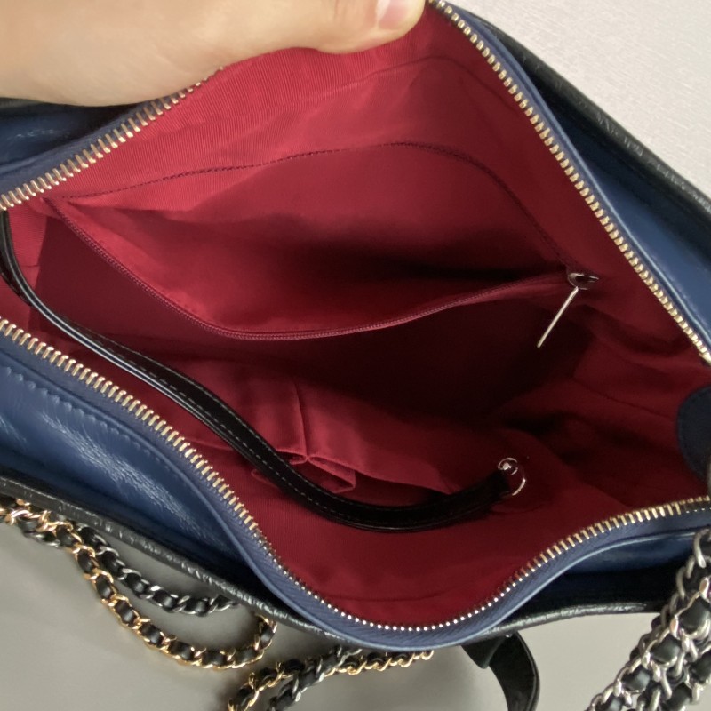 Chanel流浪包中號 海軍藍黑拼色牛皮 肩背包-16