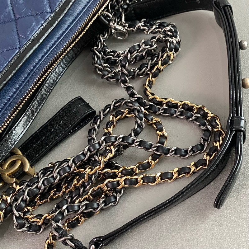 Chanel流浪包中號 海軍藍黑拼色牛皮 肩背包-22