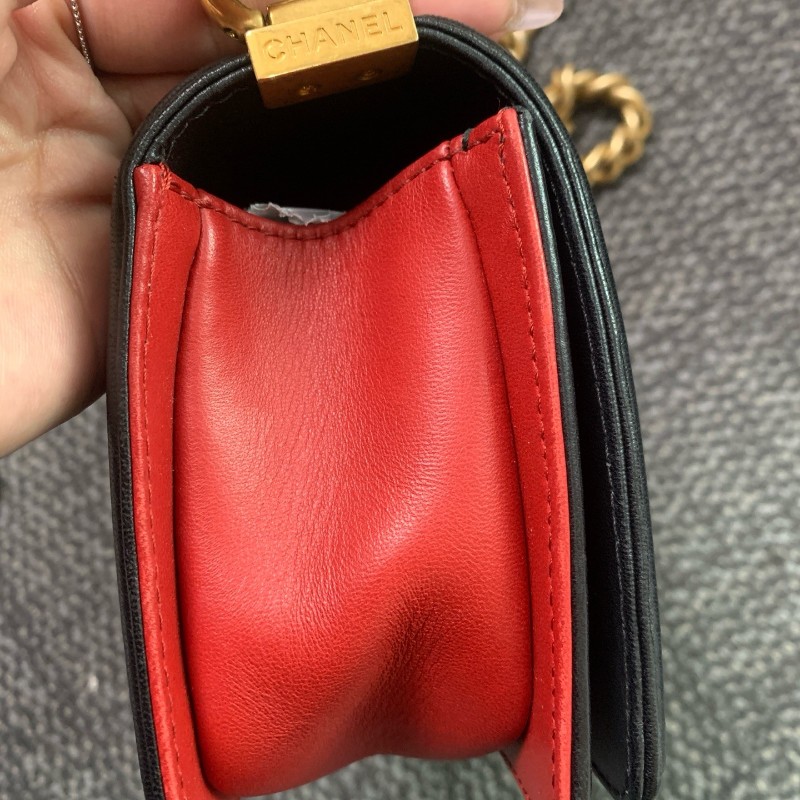 Chanel leboy小號 20cm羊皮金扣酒紅色口蓋包-6