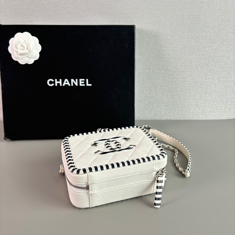 CHANEL 相機包 黑白拼色菱格紋牛皮銀扣斜背包肩背包-2