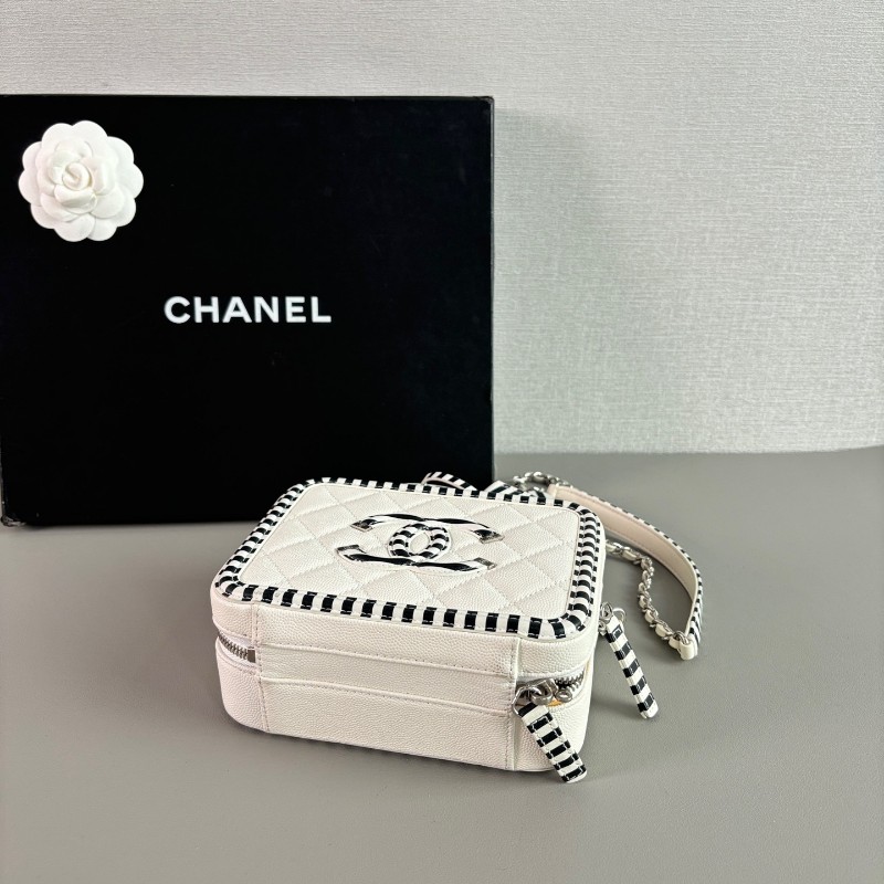 CHANEL 相機包 黑白拼色菱格紋牛皮銀扣斜背包肩背包-3