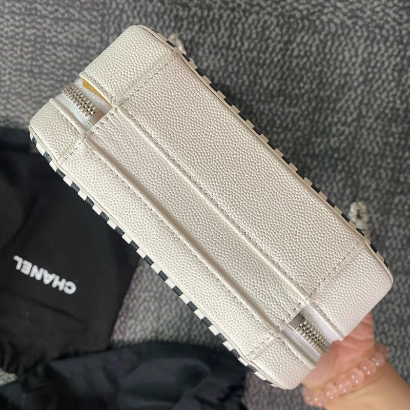 CHANEL 相機包 黑白拼色菱格紋牛皮銀扣斜背包肩背包-9