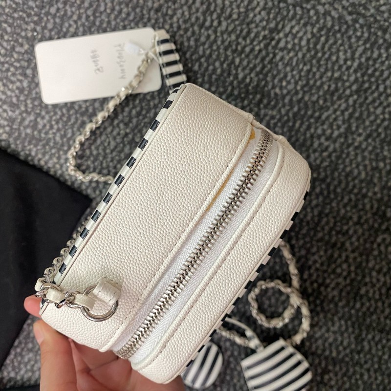 CHANEL 相機包 黑白拼色菱格紋牛皮銀扣斜背包肩背包-11