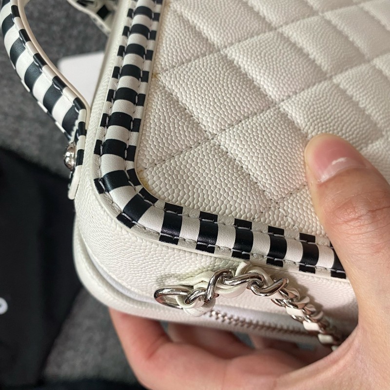 CHANEL 相機包 黑白拼色菱格紋牛皮銀扣斜背包肩背包-14