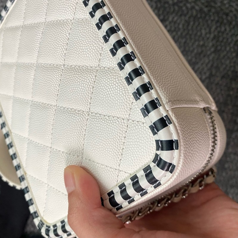 CHANEL 相機包 黑白拼色菱格紋牛皮銀扣斜背包肩背包-17