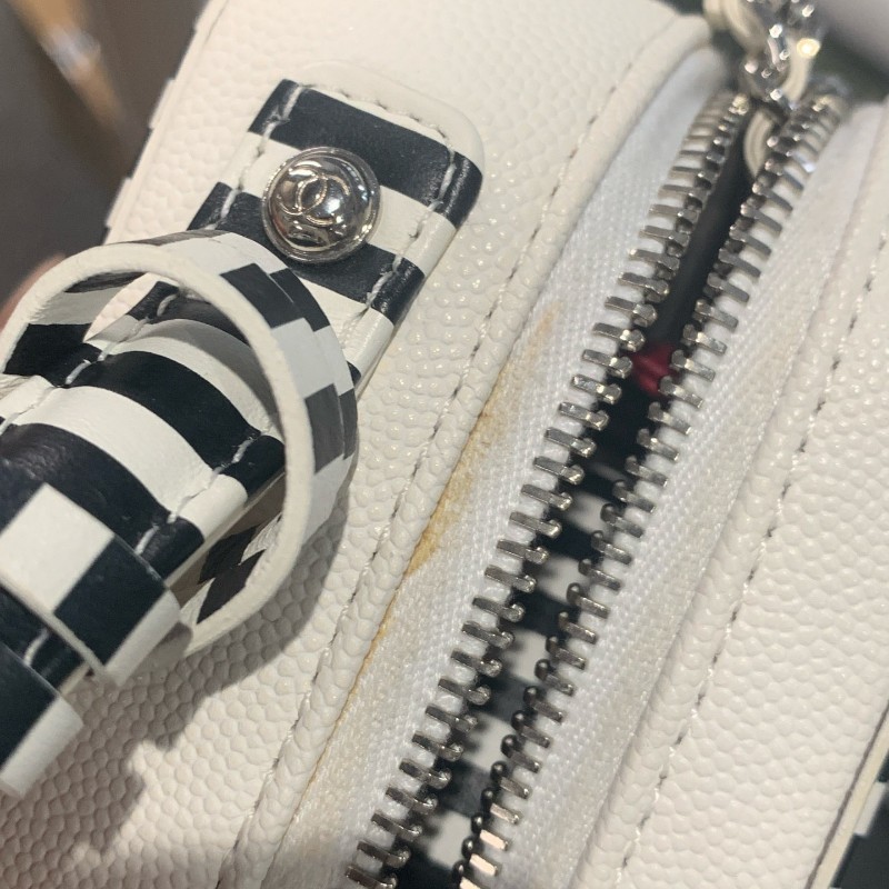CHANEL 相機包 黑白拼色菱格紋牛皮銀扣斜背包肩背包-23