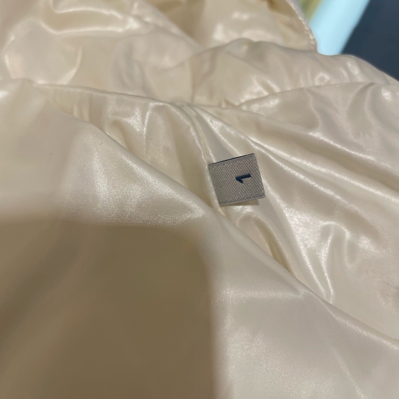 ❤️MONCLER 鐳射款羽絨外套-4