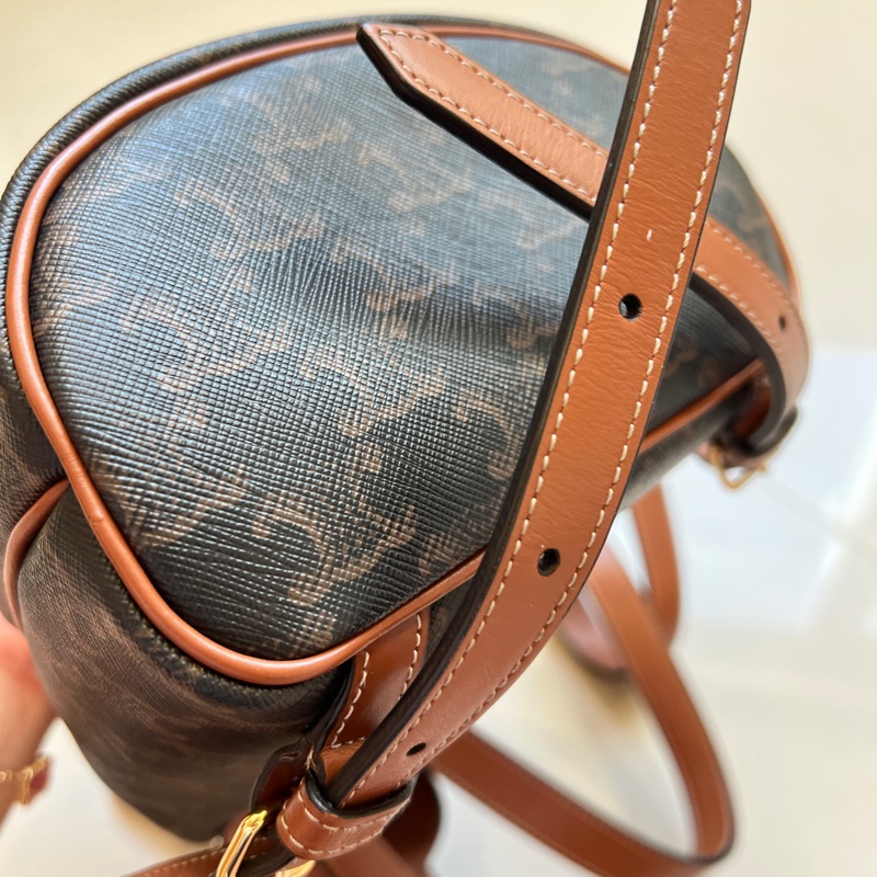 Celine 賽琳 Triomphe 凱旋門系列 FOLCO後背包 Celine 賽琳 Triomphe 凱旋門系列 FOLCO標志印花老花满印翻蓋帆布拼牛革書包背包双肩包 Mini-5