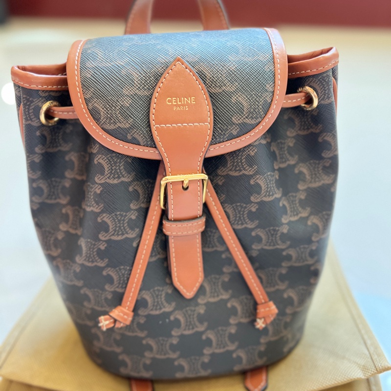 Celine 賽琳 Triomphe 凱旋門系列 FOLCO後背包 Celine 賽琳 Triomphe 凱旋門系列 FOLCO標志印花老花满印翻蓋帆布拼牛革書包背包双肩包 Mini-11