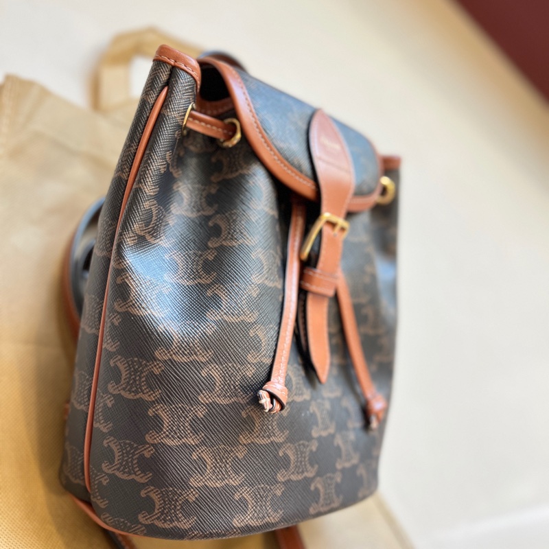 Celine 賽琳 Triomphe 凱旋門系列 FOLCO後背包 Celine 賽琳 Triomphe 凱旋門系列 FOLCO標志印花老花满印翻蓋帆布拼牛革書包背包双肩包 Mini-12