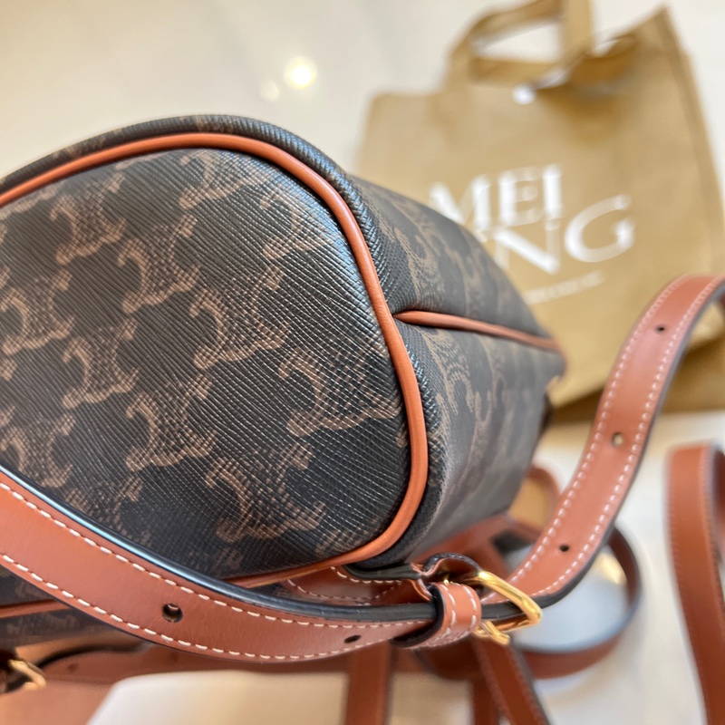 Celine 賽琳 Triomphe 凱旋門系列 FOLCO後背包 Celine 賽琳 Triomphe 凱旋門系列 FOLCO標志印花老花满印翻蓋帆布拼牛革書包背包双肩包 Mini-20