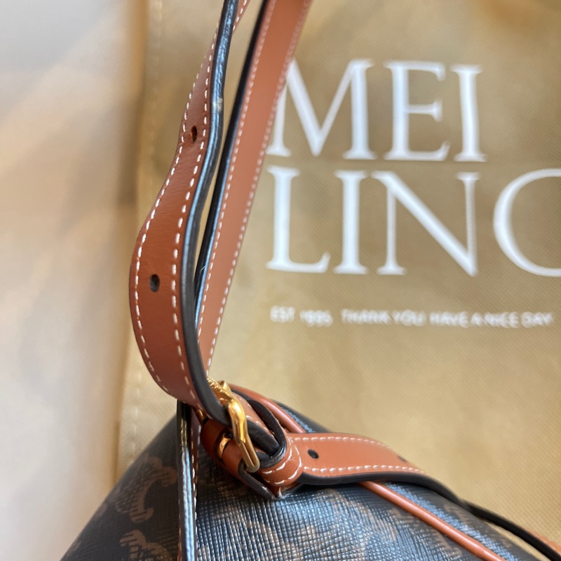 Celine 賽琳 Triomphe 凱旋門系列 FOLCO後背包 Celine 賽琳 Triomphe 凱旋門系列 FOLCO標志印花老花满印翻蓋帆布拼牛革書包背包双肩包 Mini-24