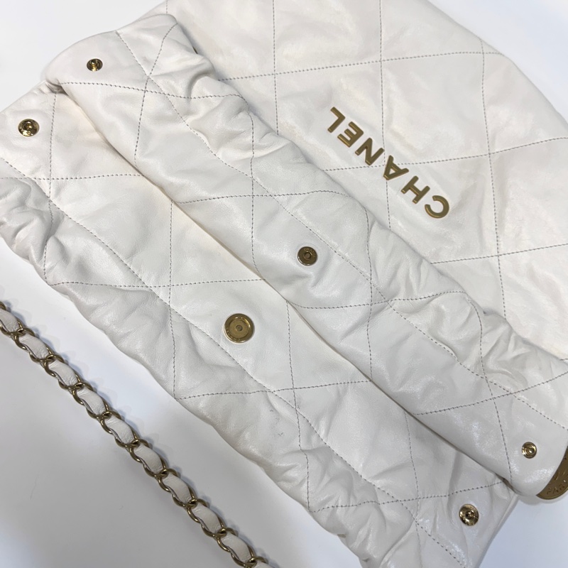 Chanel白色油蠟小牛皮金釦中號22Bag AS3261-12