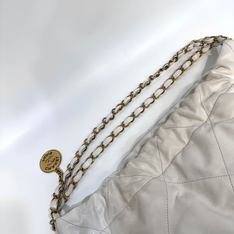 Chanel白色油蠟小牛皮金釦中號22Bag AS3261-20