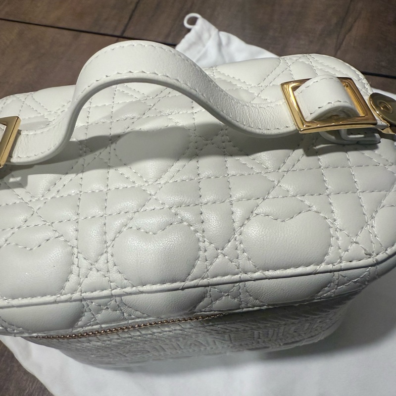 DIOR 迪奧 Diortravel Vanity 化妝包 白色金扣 情人節限定花紋 愛心 藤格紋-6