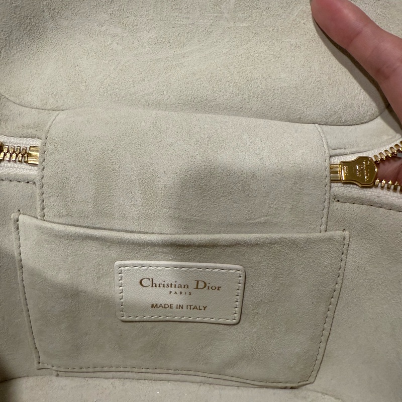 DIOR 迪奧 Diortravel Vanity 化妝包 白色金扣 情人節限定花紋 愛心 藤格紋-9