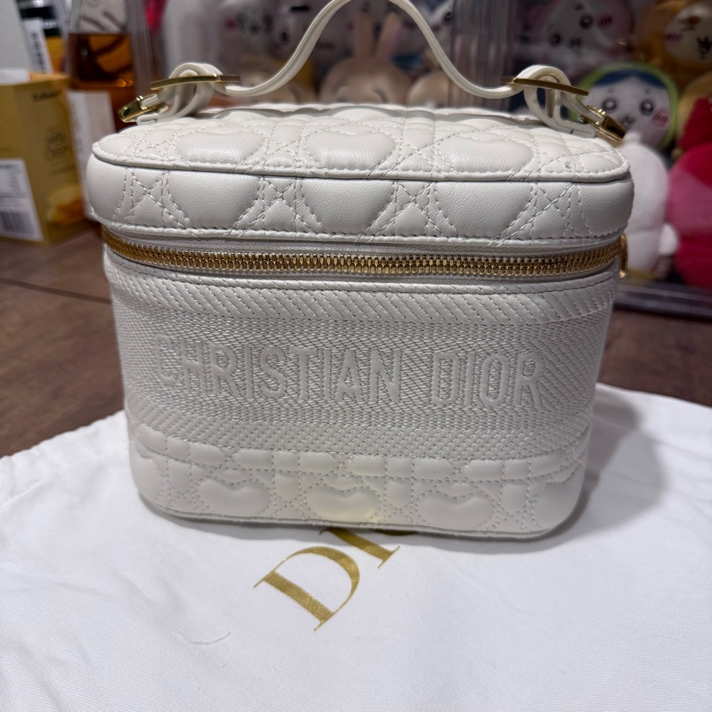 DIOR 迪奧 Diortravel Vanity 化妝包 白色金扣 情人節限定花紋 愛心 藤格紋-10