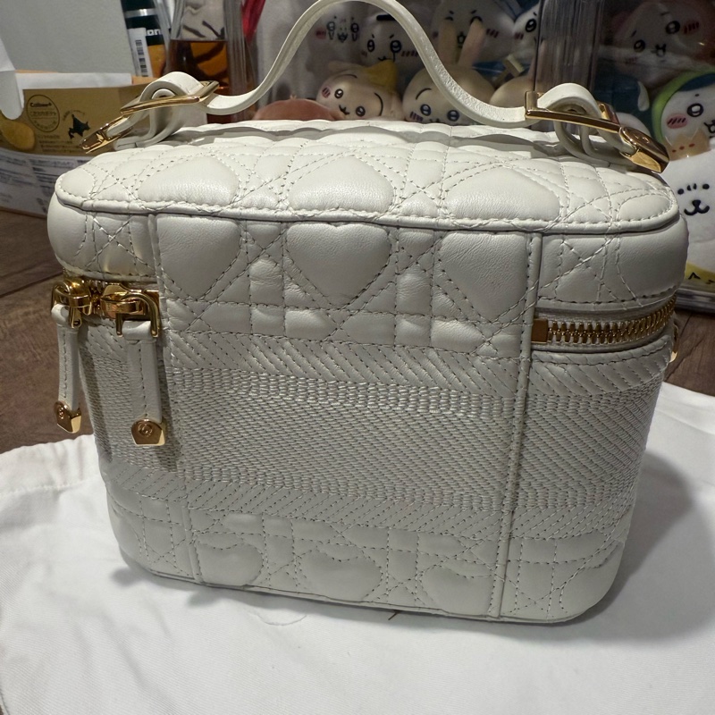DIOR 迪奧 Diortravel Vanity 化妝包 白色金扣 情人節限定花紋 愛心 藤格紋-11