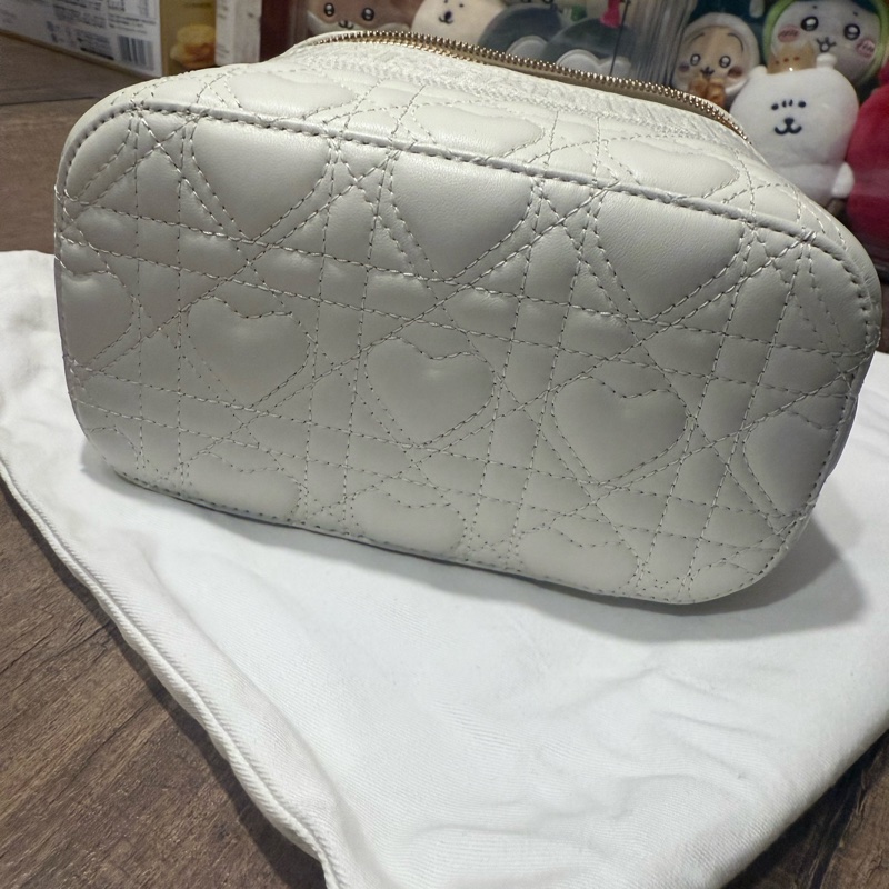 DIOR 迪奧 Diortravel Vanity 化妝包 白色金扣 情人節限定花紋 愛心 藤格紋-12