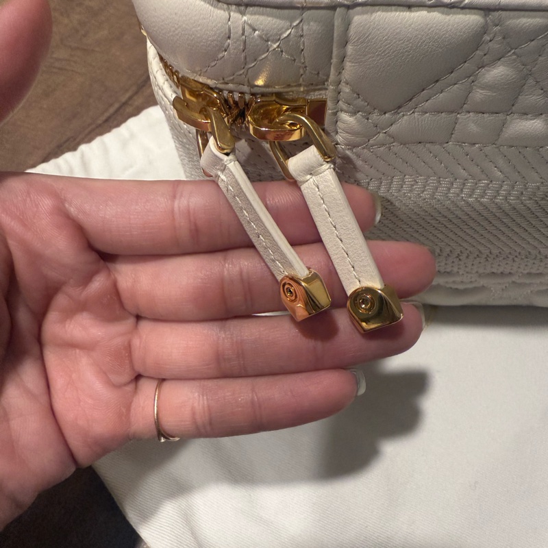 DIOR 迪奧 Diortravel Vanity 化妝包 白色金扣 情人節限定花紋 愛心 藤格紋-15