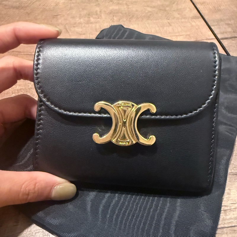 Celine 黑金羊皮凱旋門系列短方夾-0