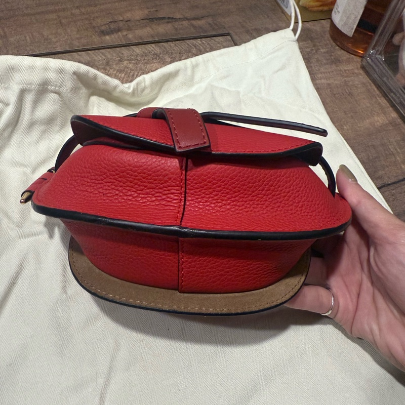 loewe mini gate 斜背包 紅色-1