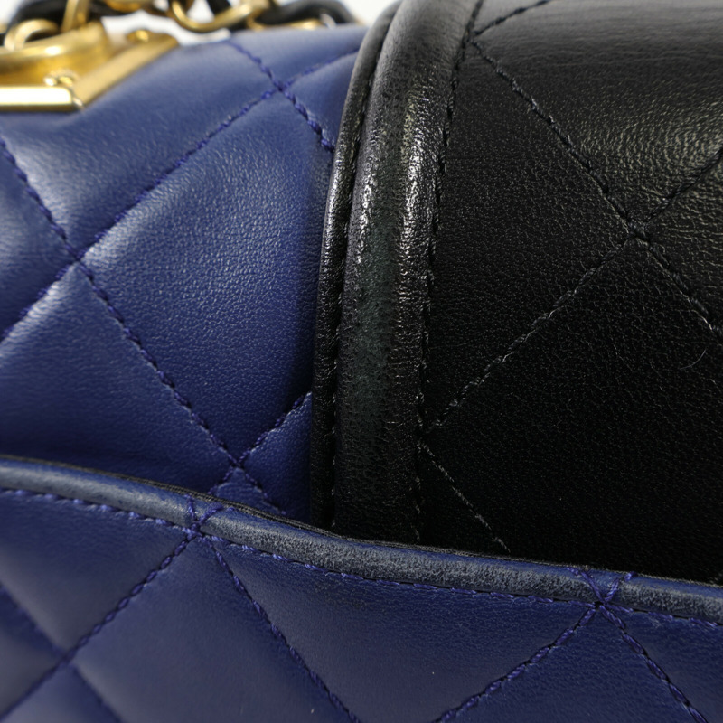 CHANEL 羊皮皮革Chain Shoulder金扣鏈帶肩背袋-15