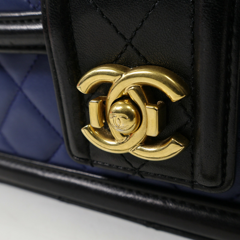 CHANEL 羊皮皮革Chain Shoulder金扣鏈帶肩背袋-17