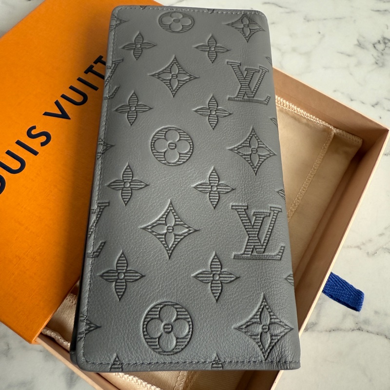 lv超好看的灰色壓紋全皮革長夾-0