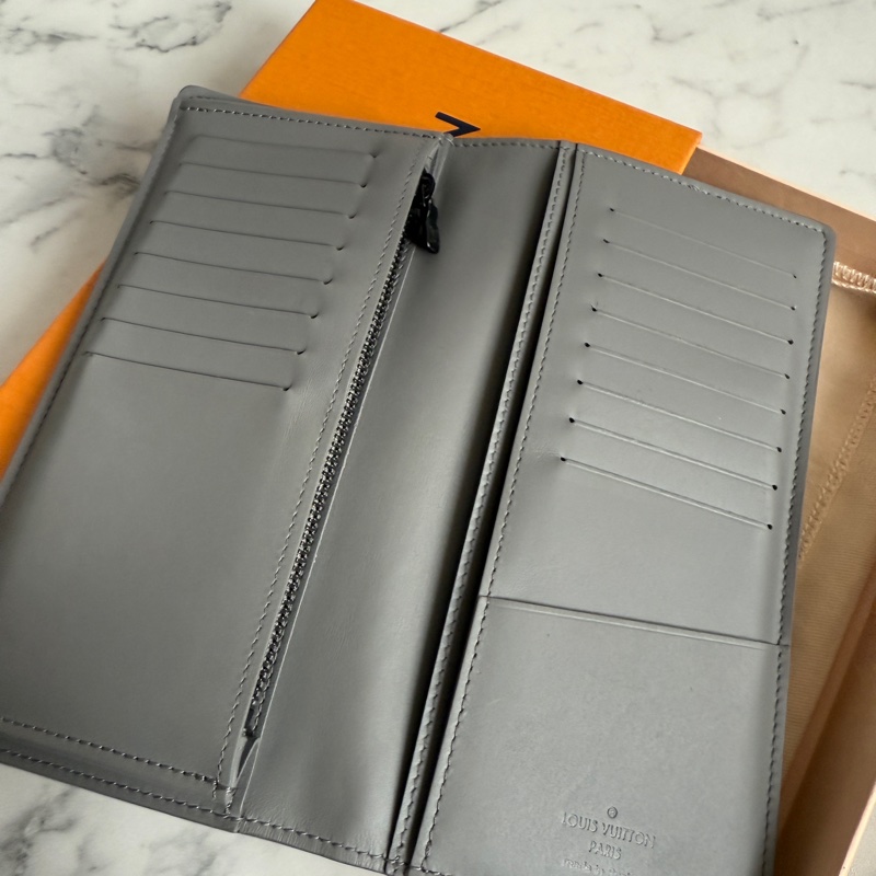 lv超好看的灰色壓紋全皮革長夾-5