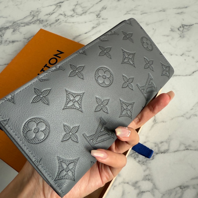 lv超好看的灰色壓紋全皮革長夾-9