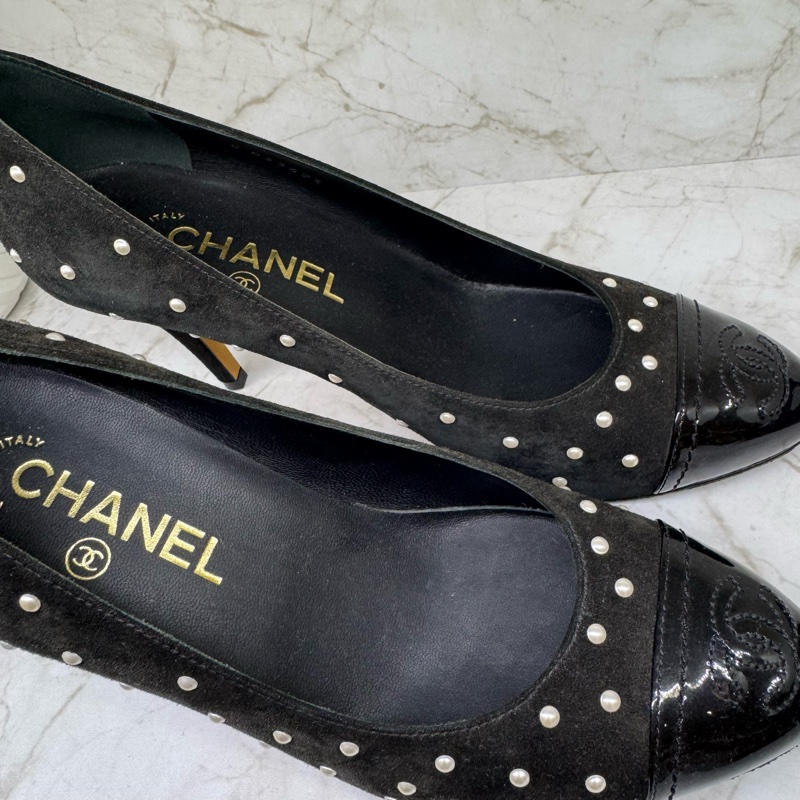 CHANEL黑色麂皮珍珠高跟鞋/36.5-5