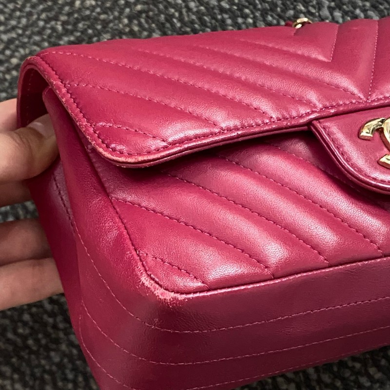 Chanel 紫紅色金扣V紋羊皮cf大mini 肩背包斜背包-5